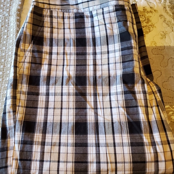 Izod Golf plaid Capri  pants - Picture 3 of 10